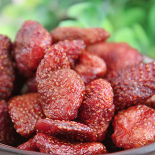  台湾一番 鲜草莓干 100g 无色素添加 进口休闲零食品 果干果脯蜜