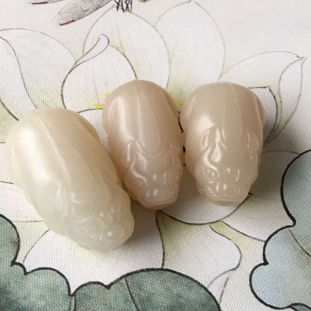 天然和田玉藕粉貔貅挂件老坑料高脂粉辟邪招财神兽男女款吊坠在类目 珠宝/钻石/翡翠/黄金, 和田玉, 颈饰中 - 来自Buy2taobao.com提供专业的淘宝代购服务
