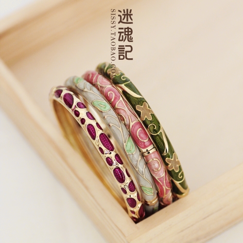 给自己的时光。 彩色滴油 糖果色手镯 流行饰品 女 迷魂记。 给自己的时光。 彩色滴油 糖果色手镯 流行饰品 女 迷魂记。