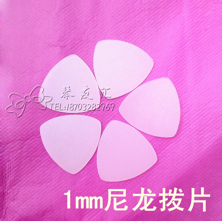 尼龍撥片 大中小阮柳琴三弦撥片撥子 專業演奏尼龍彈片 量大優惠在類目 樂器/吉他/鋼琴/配件, 樂器配件, 撥片中 - 來自Buy2taobao.com提供專業的淘寶代購服務