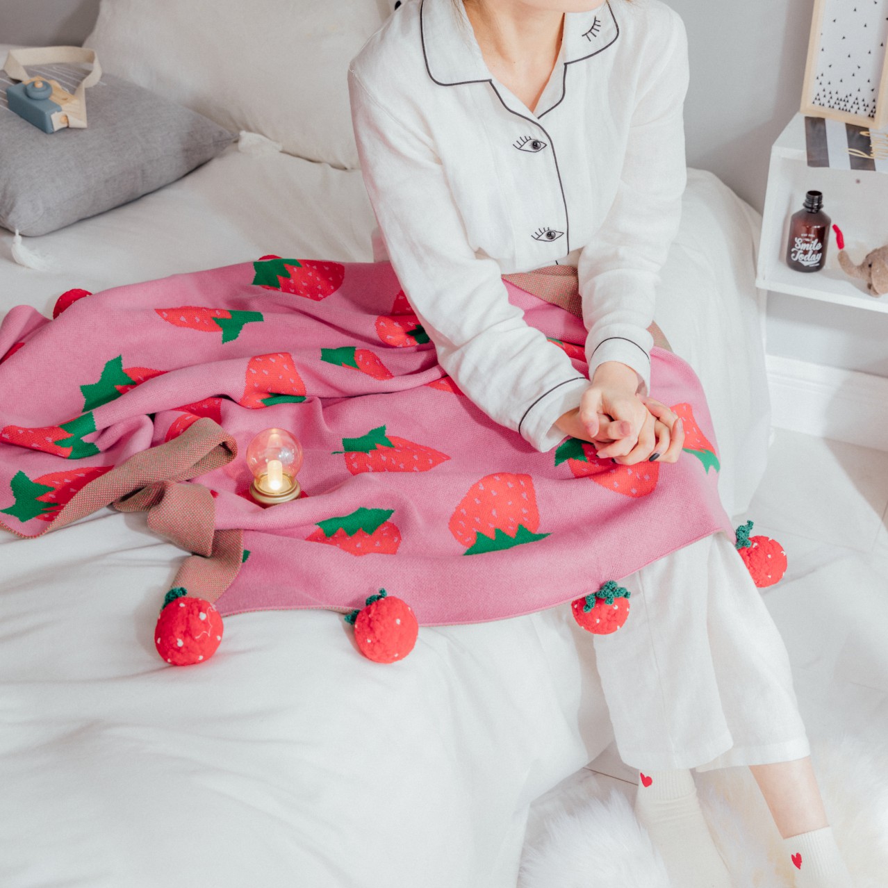 Cotton Cartoon knitting Blanket lovely strawberry student Single Nap blanket Office leisure time Blanket decorate giftin the Bedclothes , Leisure blanket/Woolen blanket/Carpet category - from Buy2taobao.com to provide professional Taobao agent buy service