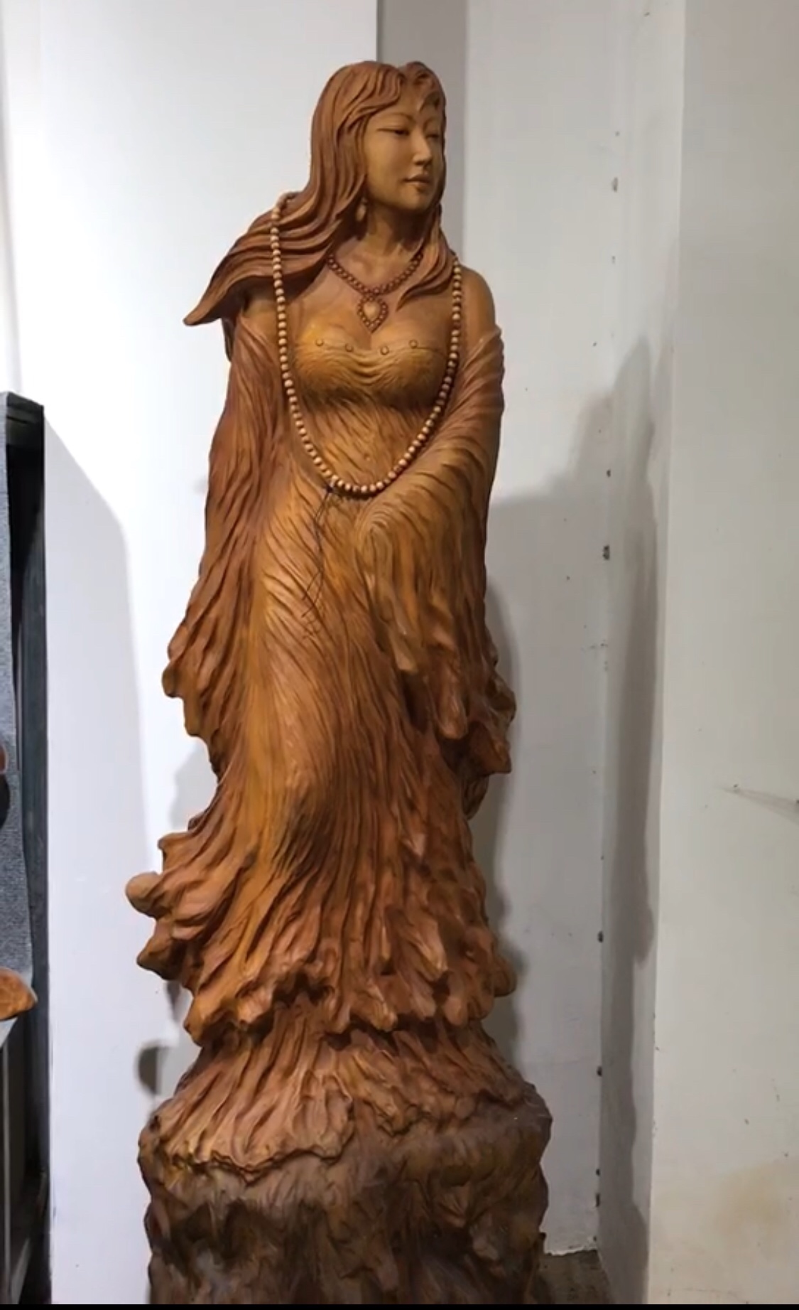 天然香柏木实木根雕美女佛像人物摆件木雕工艺品在类目 家居饰品, 雕刻工艺, 根雕中 - 来自Buy2taobao.com提供专业的淘宝代购服务