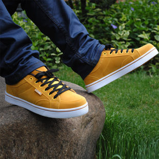  潮鞋型男爆款板鞋春款透气低帮韩版系带休闲鞋纯色英伦男鞋子