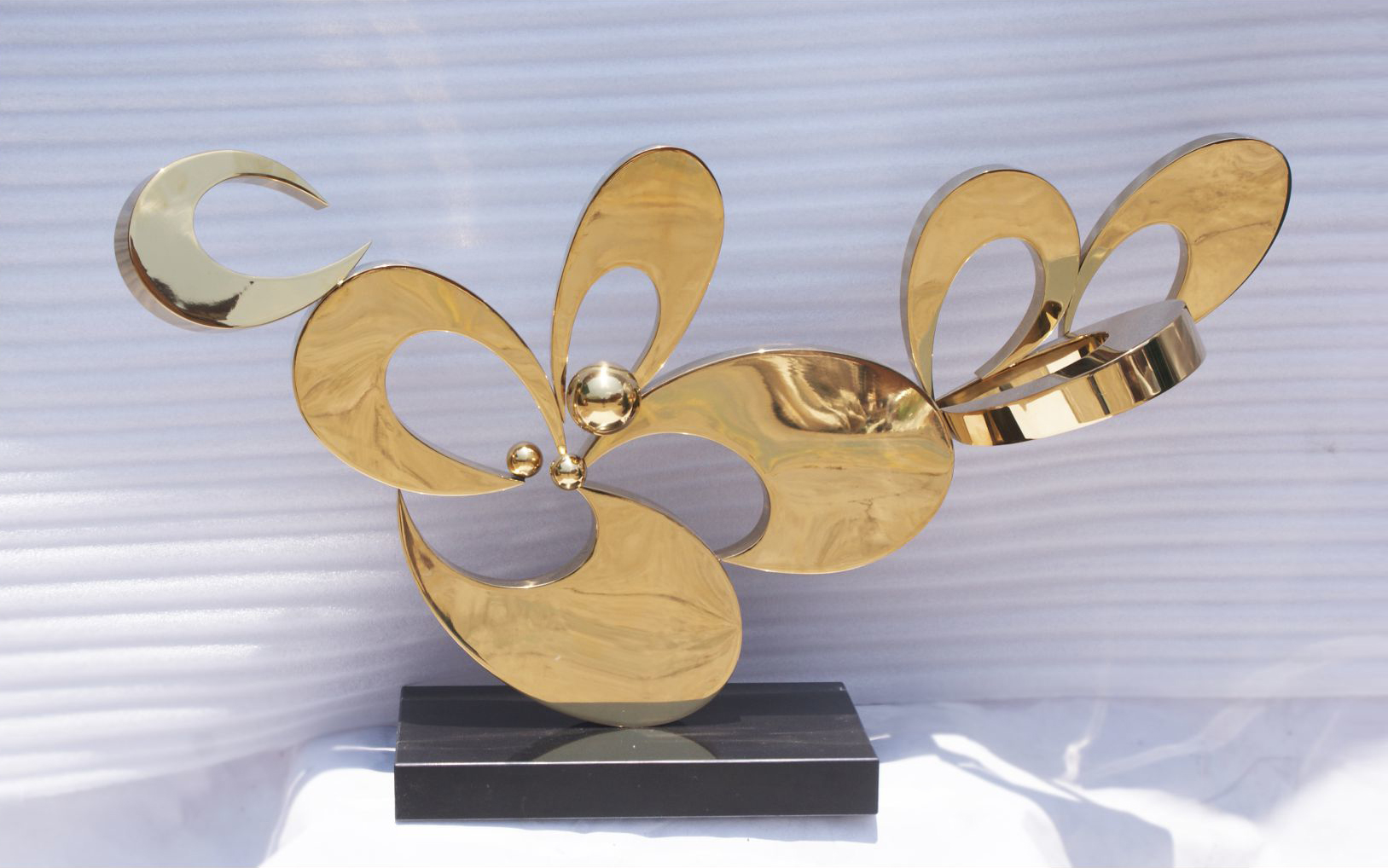 2016 New products modern Abstract originality Stainless steel electroplate Champagne Gold Sculpture Decoration hotel Open Houses ornamentin the Home accessories , Creative Jewelry , Twisted sculpture category - from Buy2taobao.com to provide professional Taobao agent buy service