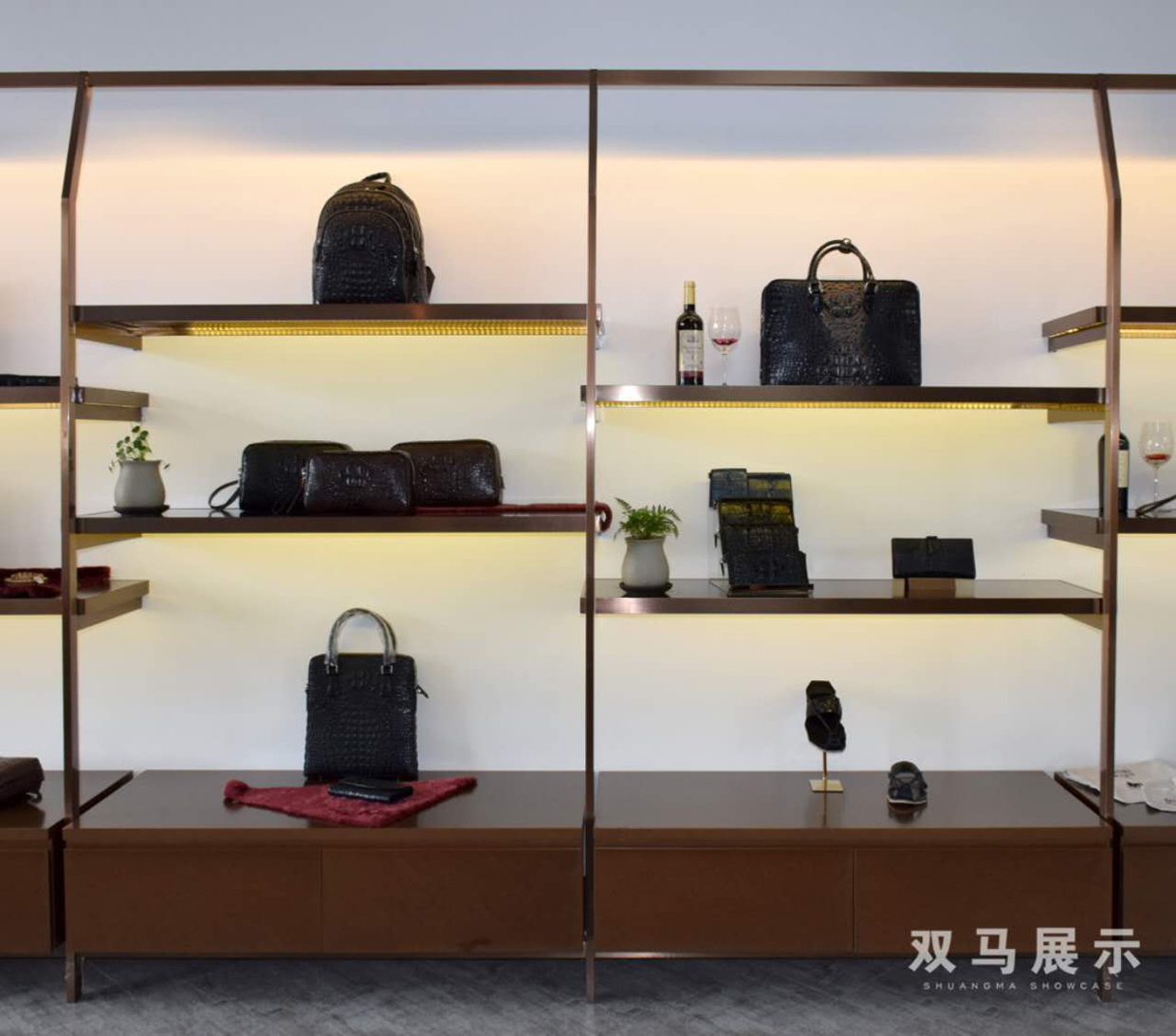 鞋櫃 飾品櫃 皮具櫃 烤漆櫃 化妝品櫃 香槟金 玫瑰金不鏽鋼櫃在類目 商業/辦公傢俱, 貨架/展櫃, 精品展櫃/陳列櫃中 - 來自Buy2taobao.com提供專業的淘寶代購服務
