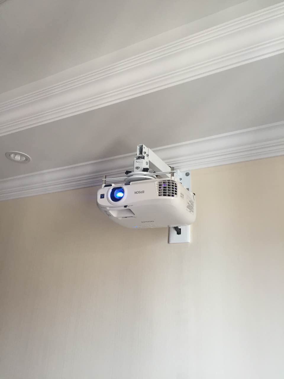 爱普生投影仪CH-TZ5400 TW6300 TW8300 蓝光3D投影机 高清1080p|msdalam kategori peralatan pejabat/Supplies/Perkhidmatan yang berkaitan, projektor - dari Buy2taobao.com untuk memberikan perkhidmatan ejen Taobao profesional membeli