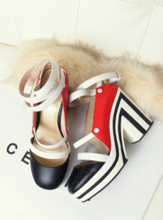  欧美大牌小香家香 儿双C复古风 防水台粗跟 厚底坡跟 时尚女凉鞋