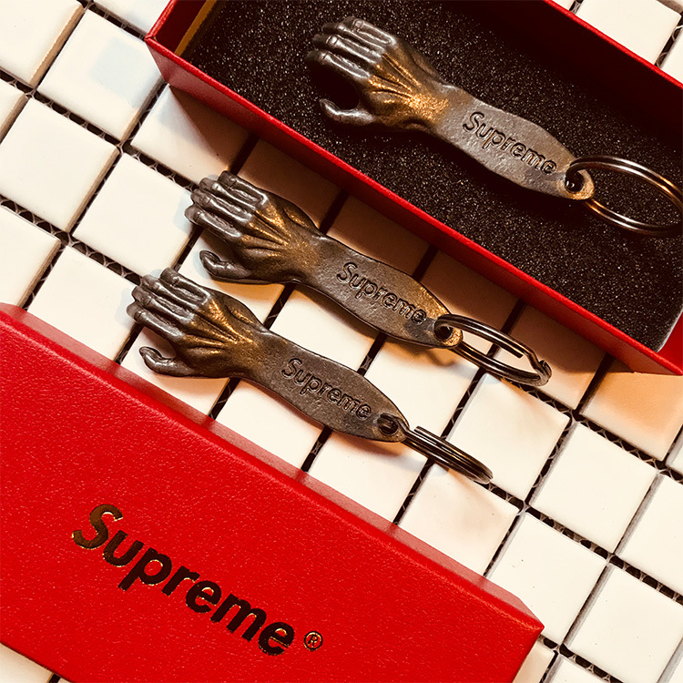 supreme不锈钢手掌啤酒开瓶器启瓶器 创意饮料酒起子啤酒瓶开酒器在类目 餐饮具, 酒壶/酒杯/酒具, 开瓶器中 - 来自Buy2taobao.com提供专业的淘宝代购服务