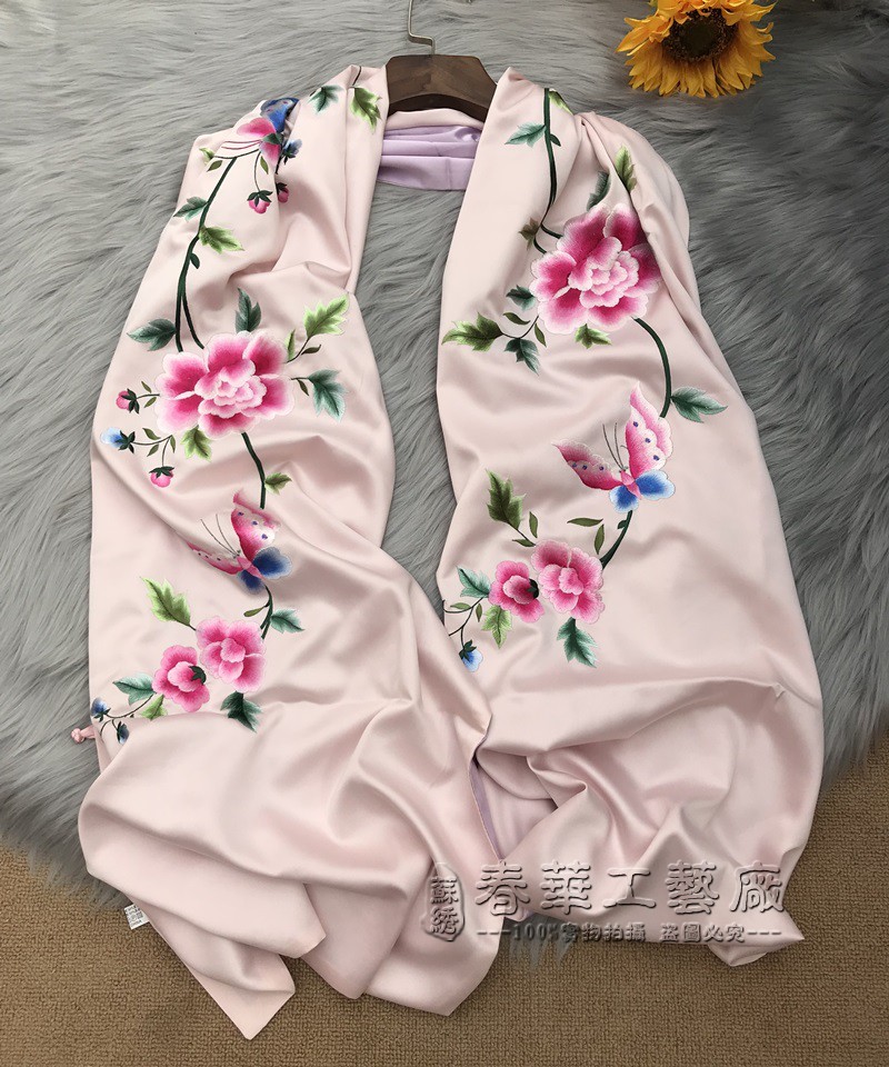 蘇繡圍巾手工刺繡旗袍披肩女秋冬桑蠶真絲長巾中國刺繡民族風禮品在類目 服飾配件/皮帶/帽子/圍巾, 圍巾/絲巾/披肩中 - 來自Buy2taobao.com提供專業的淘寶代購服務