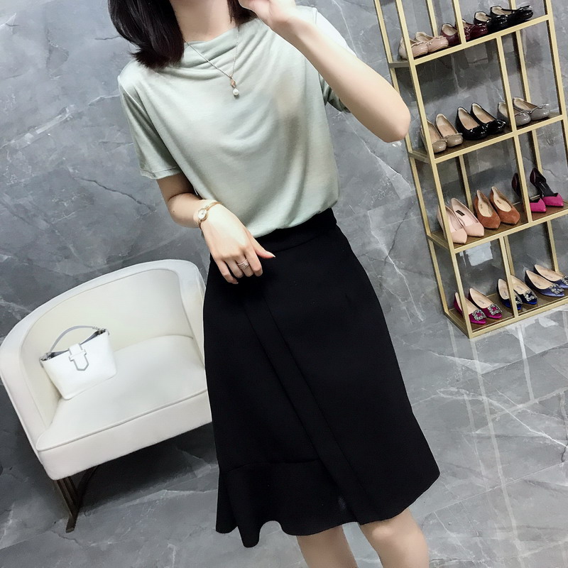 030822 宜庄宜闲 不对称设计小黑裙荷叶摆半裙通勤G在类目 女装/女士精品, 半身裙中 - 来自Buy2taobao.com提供专业的淘宝代购服务