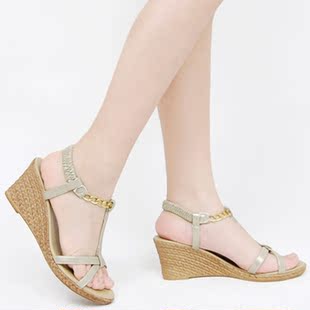  夏季新款罗马女凉鞋达芙妮中跟坡跟防水台大千正品女鞋包邮潮