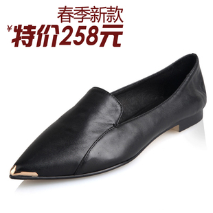 新款韩版低帮鞋平底休闲妈妈鞋单鞋尖头平跟软真皮女鞋秋冬款