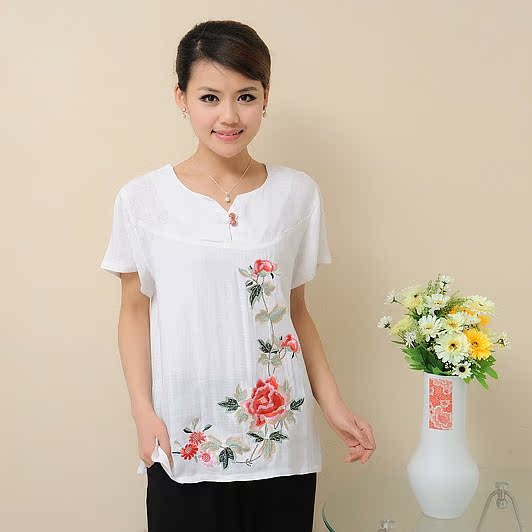 2013夏季新款唐装刺绣中老年短袖休闲清凉妈妈装中年T恤宽松女装 2013夏季新款唐装刺绣中老年短袖休闲清凉妈妈装中年T恤宽松女装
