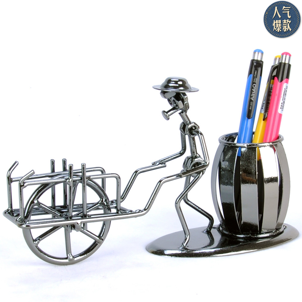 新 铁艺笔筒 个性办公摆件 新颖家居装饰品 送同学/朋友 新 铁艺笔筒 个性办公摆件 新颖家居装饰品 送同学/朋友