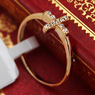  韩剧《想你》尹恩惠李秀妍同款金色十字架水钻戒指 指环