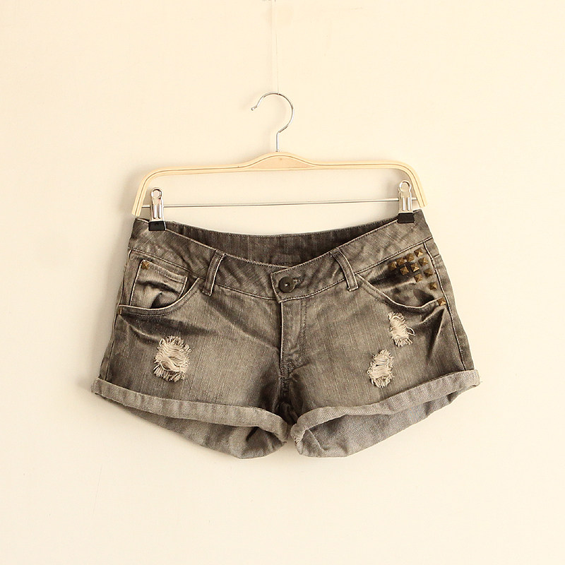 【多图】<em>灰色短裤</em>要<em>搭配</em>什么上衣和鞋_<em>灰色皮</em>