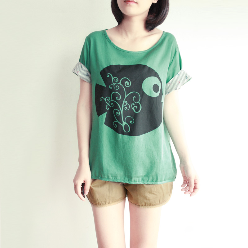 宽松大码圆领短袖...