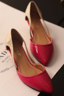  韩版尖头漆皮亮色拼接撞色中跟单鞋夏季新款通勤女鞋枚红色