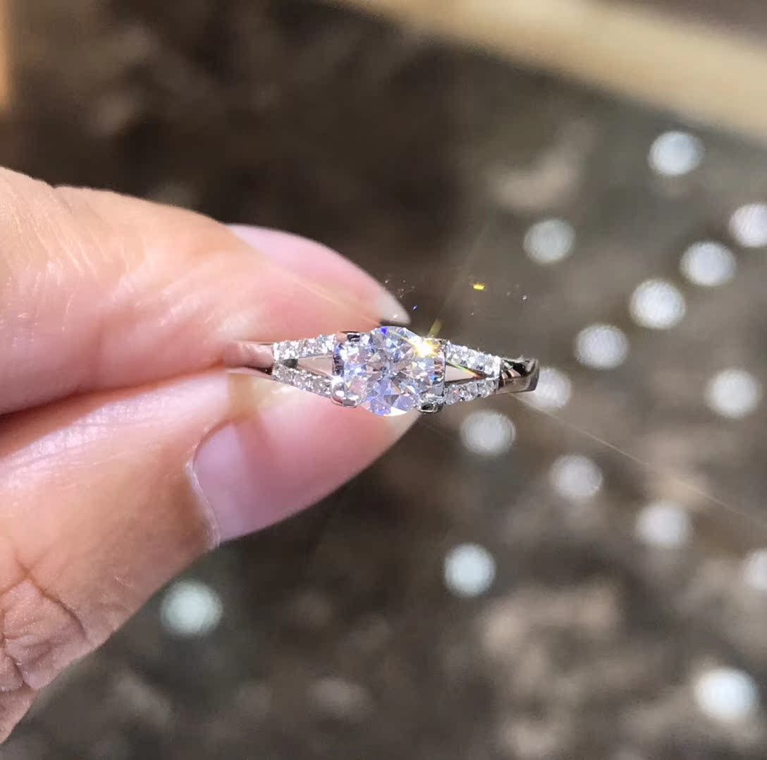 白18K金50分钻石女戒四爪款天然南非钻真钻 求婚结婚女士婚戒定制在类目 珠宝/钻石/翡翠/黄金, 钻石首饰(新), 手饰中 - 来自Buy2taobao.com提供专业的淘宝代购服务