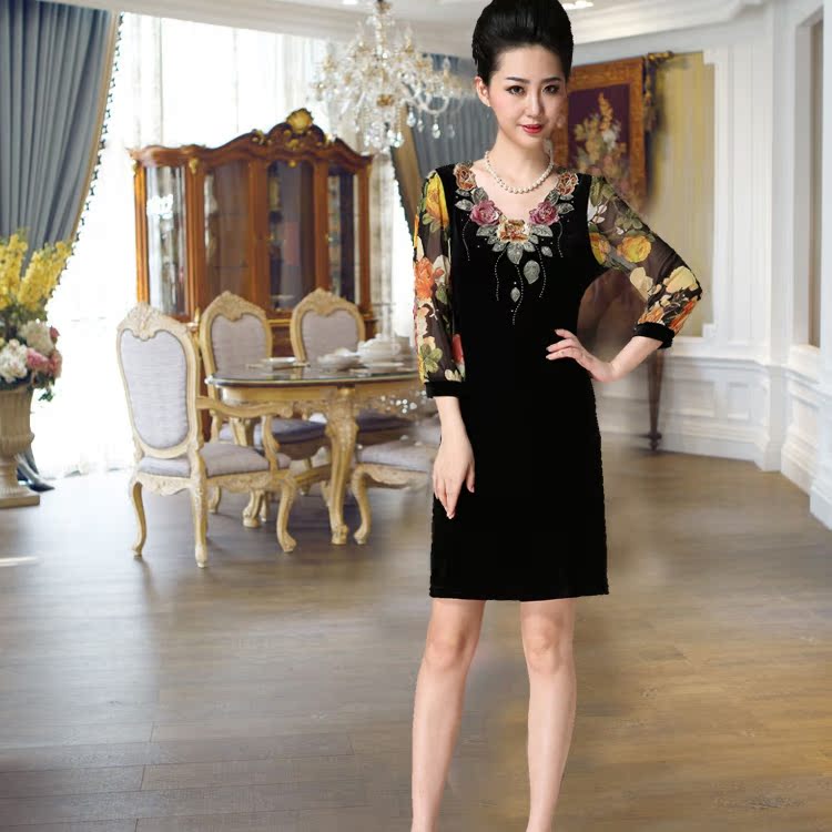 2013秋新款高档丝绒刺绣花连衣裙 婚礼妈妈装中年大码显瘦气质款 2013秋新款高档丝绒刺绣花连衣裙 婚礼妈妈装中年大码显瘦气质款
