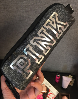 2017新款 维PINK 灰黑运动银色字母带提手防水化妆包洗漱包差旅包