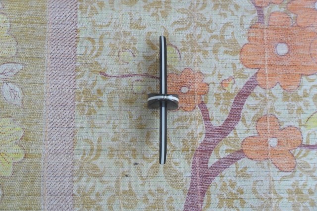 Banhu waist code Plastic Slidein the Musical Instruments/Guitar/Piano/Fitting , Folk instruments , Ethnic stringed instrument , Bowed stringed instrument with a thin wooden soundboard category - from Buy2taobao.com to provide professional Taobao agent buy service