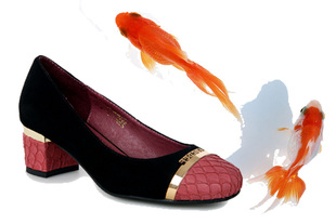  思加图年春季新款鱼纹中跟真皮羊猄粗跟单鞋婚鞋拼色女鞋包邮