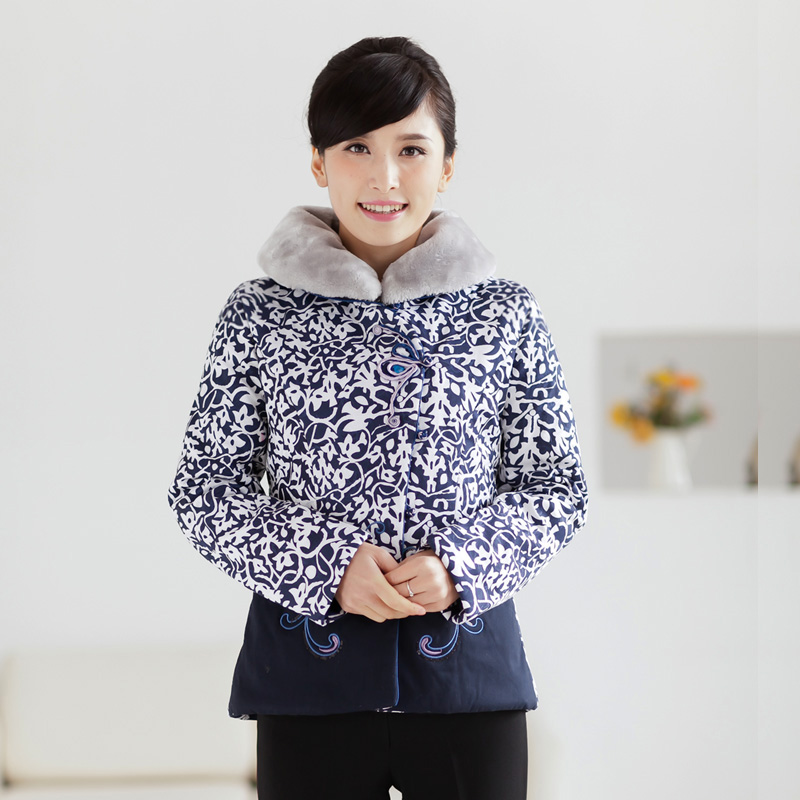 青花磁棉服兰。2012秋冬季棉衣中式唐装妈妈装加大码中老年女装 青花磁棉服兰。2012秋冬季棉衣中式唐装妈妈装加大码中老年女装