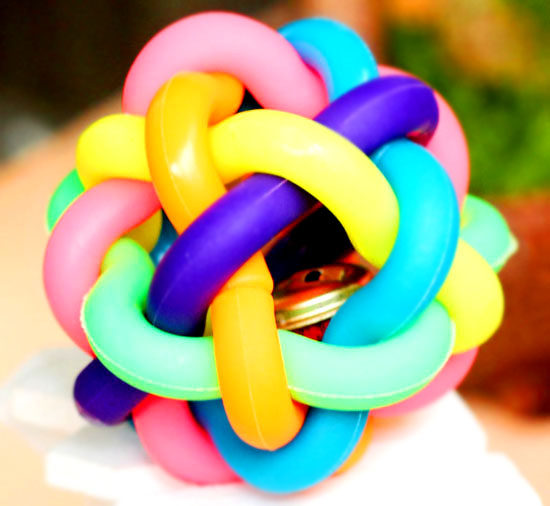 Colorful bells and balls colored plastic woven ball pet toys, dog toys, rubber toys, Teddy VIP toys