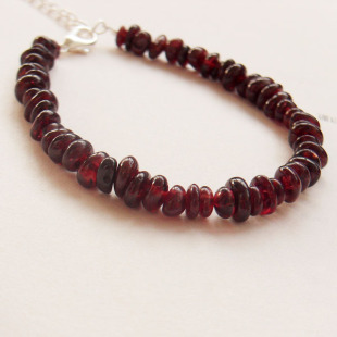  特特特价！酒红石榴石碎石手链S005