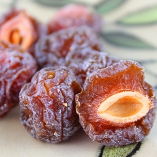  新疆特产特级厚肉半梅情人梅乌梅美容助消化排毒减肥250g包邮特价