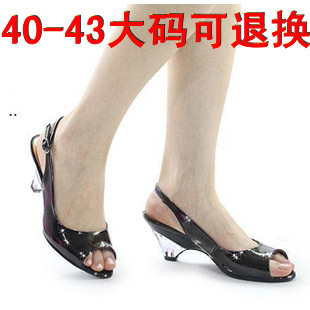  反季节爆款凉鞋！夏40-43大码女鞋特大号中跟大脚丫鱼嘴鞋