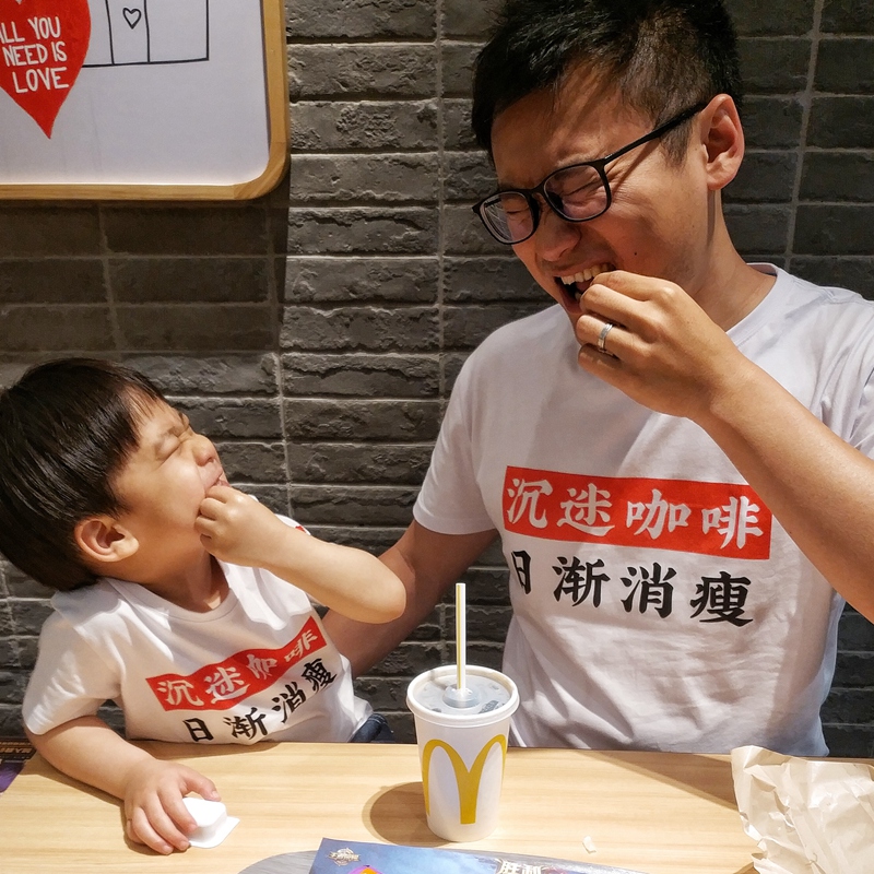 捌比特沈迷咖啡日漸消瘦文化衫T-shirt白色T恤短袖男/女/兒童在類目 節慶用品/禮品, 文化創意用品, 文化衫中 - 來自Buy2taobao.com提供專業的淘寶代購服務