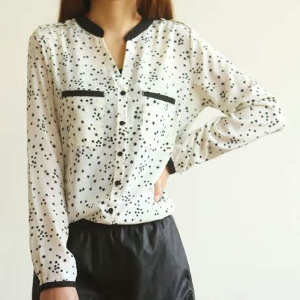 宽松立领肩章撞色星...