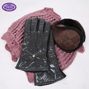  新年礼包 冬季妈妈装中老年围巾围脖手套耳套超级保暖 女款三件套