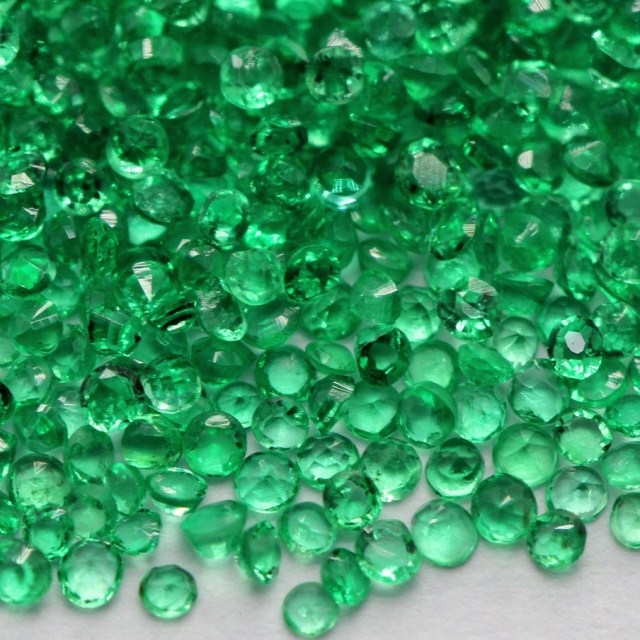 natural Emerald Loose With Stone 0.8-1.1MM VVS levelin the Jewelry/Diamond/Jade/Gold , Colored stones/Precious stones , Other category - from Buy2taobao.com to provide professional Taobao agent buy service