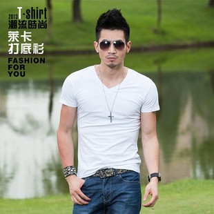 男生浅蓝色<em>马裤</em>,铅<em>灰色</em>帆布鞋,配<em>什么</em>颜色的t恤