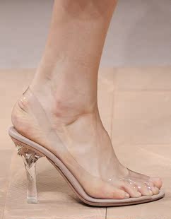  Valentino华伦天奴 铆钉尖头水钻透明水晶跟罗马风女高跟鞋子凉鞋