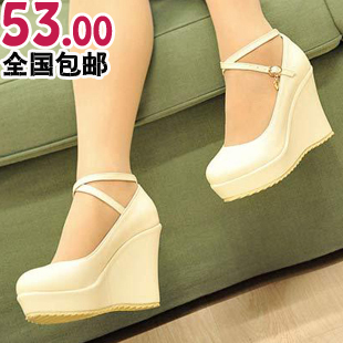  春季新款韩版甜美淑女简约浅口双盘扣松糕坡跟防水台高跟单鞋