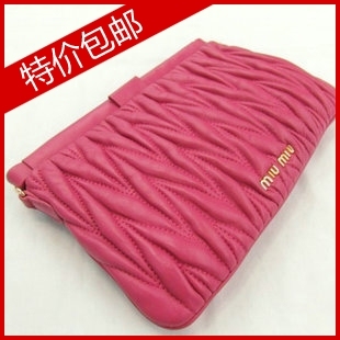  款潮MＩＵｍｉＵ女包羊皮手包代购手拿包褶皱包 工厂直销成本