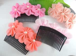  促销韩版新款女生饰品 可爱珍珠梅花发梳发饰 女童儿童头梳