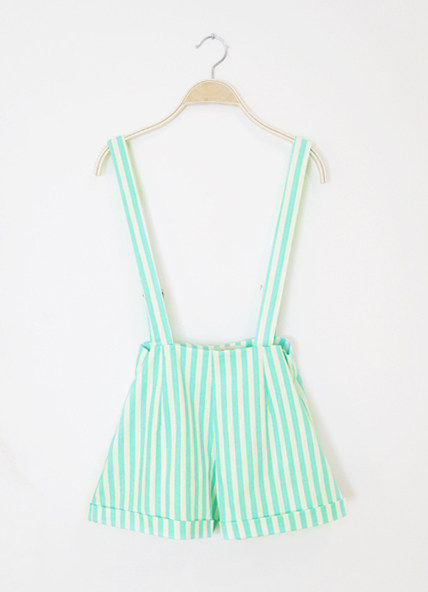 【<em>皮短裤</em> 女】_<em>皮短裤</em>搭配<em>什么</em>样鞋子_<em>皮短裤</em>