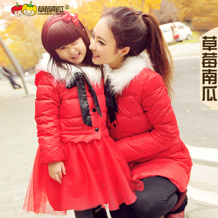  草莓南瓜亲子装冬装新款女童羽绒服轻薄款母女装中长款毛领修