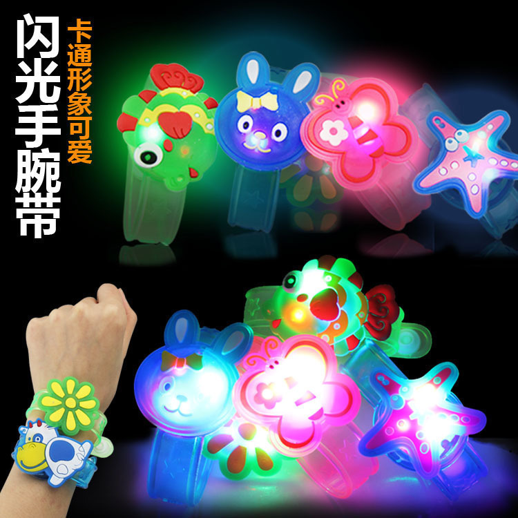 新款閃光手環卡通手腕帶兒童發光魔法棒玩具廣場夜市擺地攤熱賣在類目 玩具/童車/益智/積木/模型, 電子/發光/充氣/整蠱玩具, 發光玩具中 - 來自Buy2taobao.com提供專業的淘寶代購服務