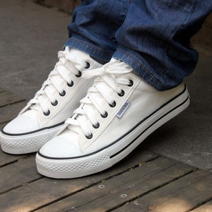  爆款潮流男女士帆布鞋工作板鞋情侣款低帮系带黑白色学生休闲鞋子