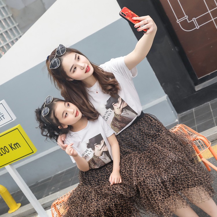 亲子装夏装2019新款女装韩版女童洋气短袖网红母女洋气两件套家庭在类目 童装/婴儿装/亲子装, 亲子装/亲子时装中 - 来自Buy2taobao.com提供专业的淘宝代购服务