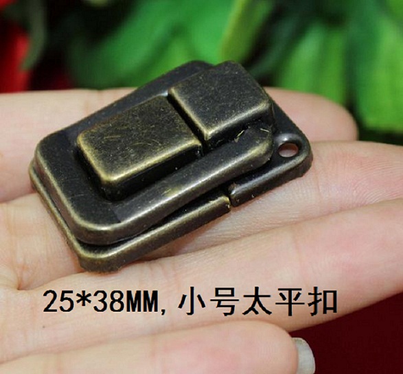 仿古箱扣铁皮搭扣木箱扣古铜搭扣太平箱扣小号25*38MM酒盒扣在类目 基础建材, 家用五金, 家具五金, 暗箱扣中 - 来自Buy2taobao.com提供专业的淘宝代购服务