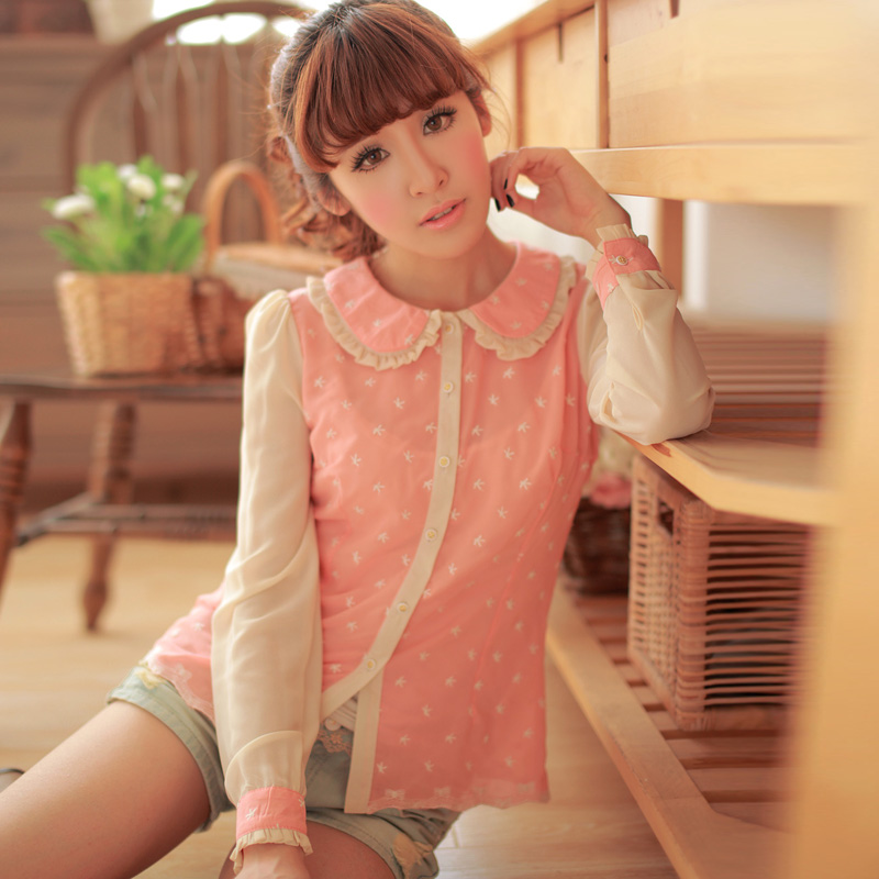 甜美绣花娃娃领长袖...