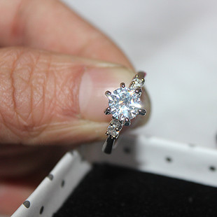  韩国饰品仿真钻戒奥地利八星八箭锆石求婚指环替代品