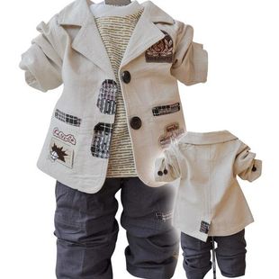  新款宝宝春装休闲西装三件套装儿童长袖学院风全棉男童小西装